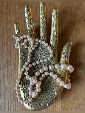 Vintage Les Bernard Faux Pearl Necklace 24 inches , barrel closure